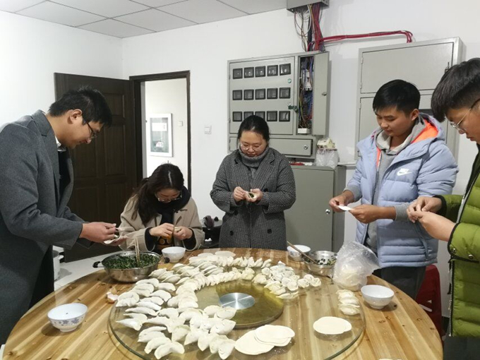 冬至陽(yáng)生春又來，溫暖感恩促情誼——廣德路項(xiàng)目部舉辦包餃子活動(dòng)